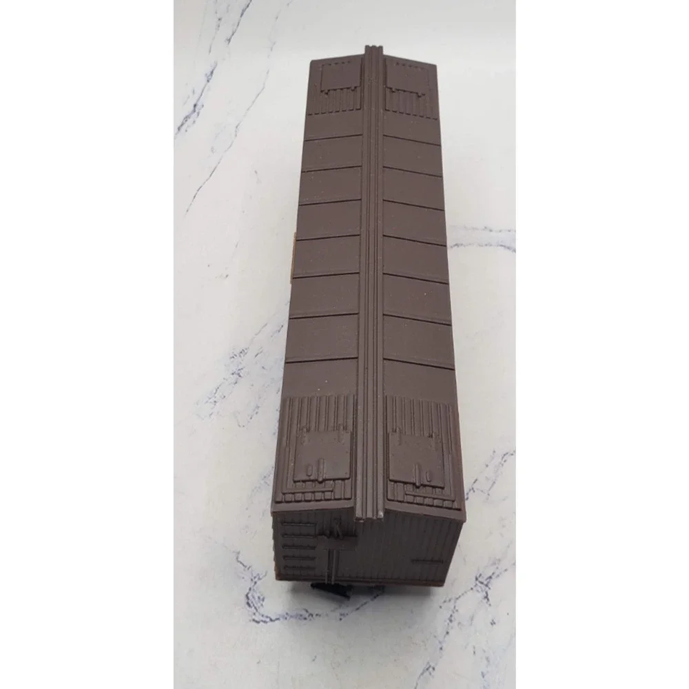 Life-Like HO Scale Armour’s STAR Ham and Bacon Refrigerator Line Box Car 37160